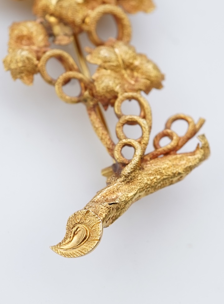A gold brooch, circa 1840